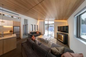 Eminence by The Hakuba Collection