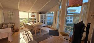 Bright And Cozy Summer House With Spa And Sauna