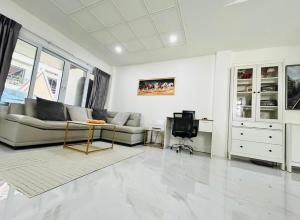 Corrib Village Phratamnak Prime Location 4BDR Villa,Pool
