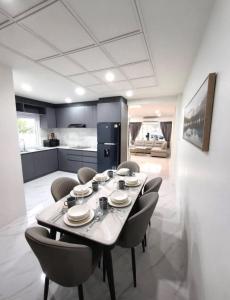 Corrib Village Phratamnak Prime Location 4BDR Villa,Pool