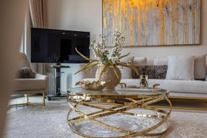 Elegant 3 Bedrooms with Assistant Room, Mins Drive to Ras Al Khor Wildlife Sanctuary - Harbour Views Tower 2, Dubai Creek Harbour by Deluxe Holiday Homes