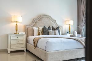 Elegant 3 Bedrooms with Assistant Room, Mins Drive to Ras Al Khor Wildlife Sanctuary - Harbour Views Tower 2, Dubai Creek Harbour by Deluxe Holiday Homes