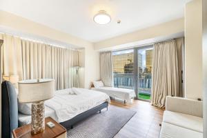 Spacious 2BR Family Suite with City View near Airport, City of Dreams, Solaire, PARQAL, Ayala Malls, and MOA