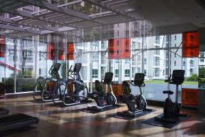 PoolView Condo Near MRT, Nice & Quiet, speedy net