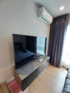 PoolView Condo Near MRT, Nice & Quiet, speedy net