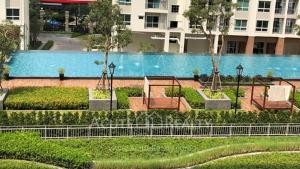PoolView Condo Near MRT, Nice & Quiet, speedy net