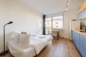 Posnania City Comfort Apartment by BookingHost