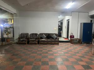 Premium 1BHK Gachibowli-Walk to AIG DLF Microsoft