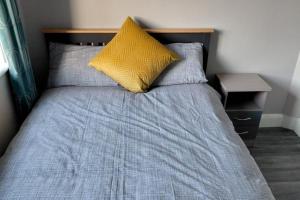 4 Bedroom House Sleeps 8 -Pets Welcome -Fireplace