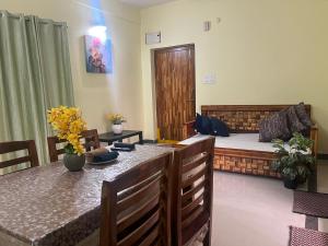 Premium 1BHK Gachibowli-Walk to AIG DLF Microsoft