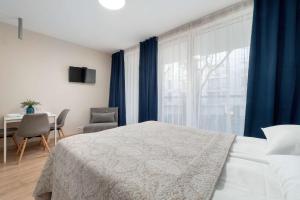 Functional & Cozy Studio close to the City Center with Balcony by Noclegi Renters