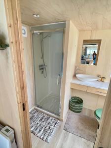 Tiny House avec vue sur le rocher de Saignon, Luberon