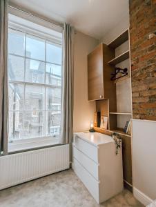 Modern Bright Apartment Near Victoria Station