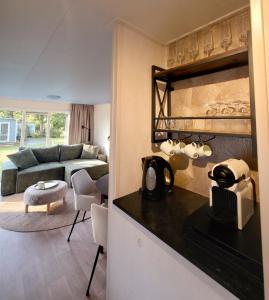 Langs de Kleine Haven, Sfeervol Chalet op 5 Sterren Vakantiepark De Kuilart