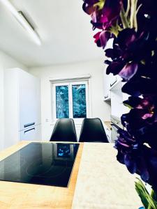 2-Bedroom Apartment with 1 Living Room Steps from Central Area