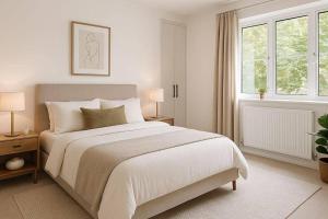 8 Bedroom House Sleeps 20 - Private Garden