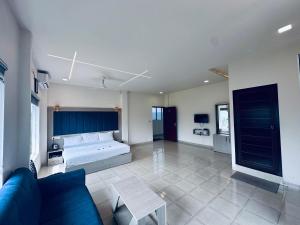 Mistyloft by East West