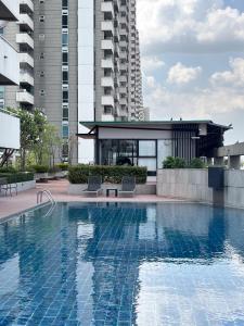 Bann-Kun Impact Muang Thong 2BR Condo Wi-Fi MRT Pink Near Airport DM