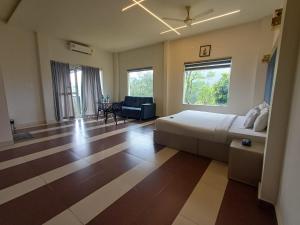 Mistyloft by East West