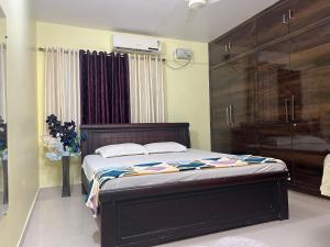 Premium 1BHK Gachibowli-Walk to AIG DLF Microsoft