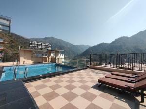 Foxoso Heights, Tapovan