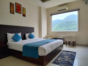 Foxoso Heights, Tapovan