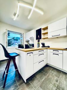 2-Bedroom Apartment with 1 Living Room Steps from Central Area