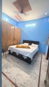Shri Vrinda Nikunj - Best Stay In Vrindavan NearMandir AC Rooms & Parking