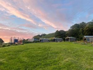 CABIN 9 Pet friendly Family glamping Seaview