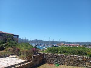 PORTO ROTONDO TRAUMHAFTE FERIENWOHNUNG MIT GARTEN und PARKPLATZ ZU VERMIETEN! APPARTAMENTO VACANZE DA SOGNO A PORTO ROTONDO CON GIARDINO E PARCHEGGIO IN AFFITTO!