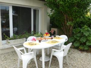 Nice holiday apartment 20 m from the beach, Arromanches-les-Bains