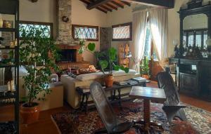 4 Bedroom Awesome Home In Quiesa