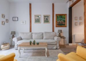 Bright and Cozy 2BD 2BT GranVia