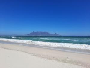 Ocean Sunsets and Table Mountain views in Bloubergstrand
