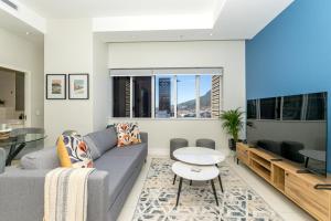 Upmarket 1 Bedroom Table Mountain Views