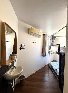 The Spicy Traveller Hotel, Hostel & Guesthouse