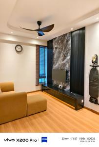 Adik Aisyah 2 Room Suite Maroon Black Centrum Brinchang