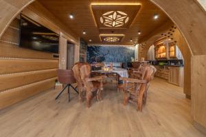 WHY NOT Myśliwska Exclusive Residence z basenem
