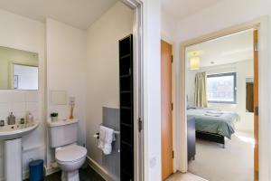 Modern 1 bed in Bow - Free parking