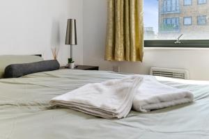 Modern 1 bed in Bow - Free parking