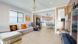 Cozy holiday house Cannon Hill , 3 bed, and just 13 mins from airport and 15 mins from Brisbane CBD
