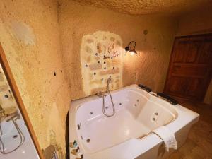 feris cave hotel
