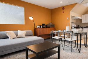 Downtown Pvt Rm w Desk-Ensuite Bathroom-Near TTC