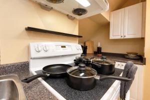 Downtown Pvt Rm w Desk-Ensuite Bathroom-Near TTC