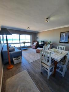 Amazing views with Pool in Bloubergstrand