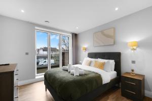 The Isleworth 2BR 2BA with Gated Parking & Balcony