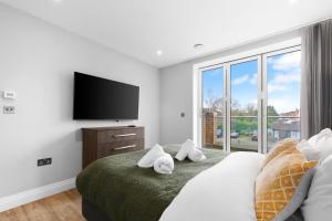 The Isleworth 2BR 2BA with Gated Parking & Balcony