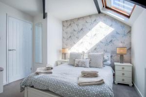 Penthouse At The Mews - 2 Bed Pet Friendly Apartment - Tenby