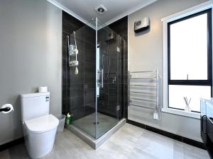 Flafstaff Luxe Haven with Four Bedrooms Retreat