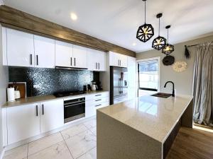 Flafstaff Luxe Haven with Four Bedrooms Retreat
